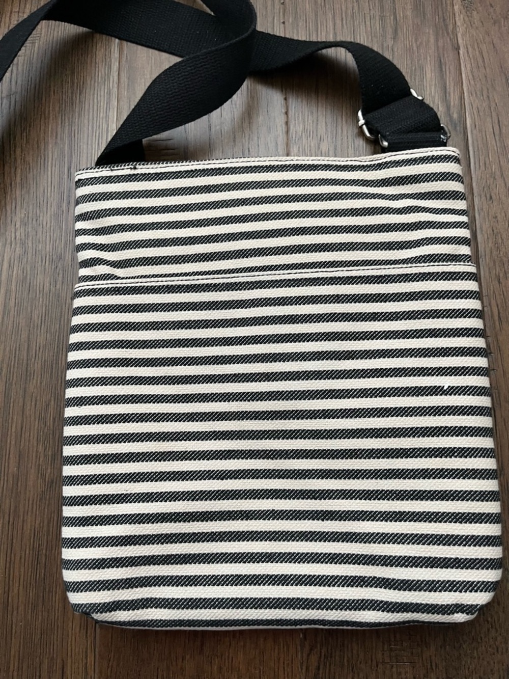 THIRTY-ONE Striped Crossbody Bag Black White Adjustable Strap EUC - Picture 3 of 10